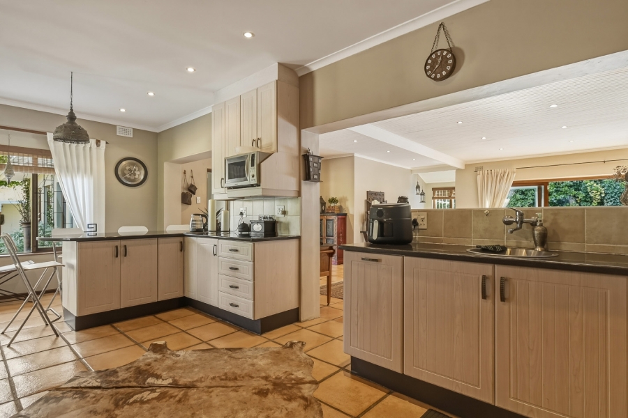 5 Bedroom Property for Sale in Constantia Western Cape